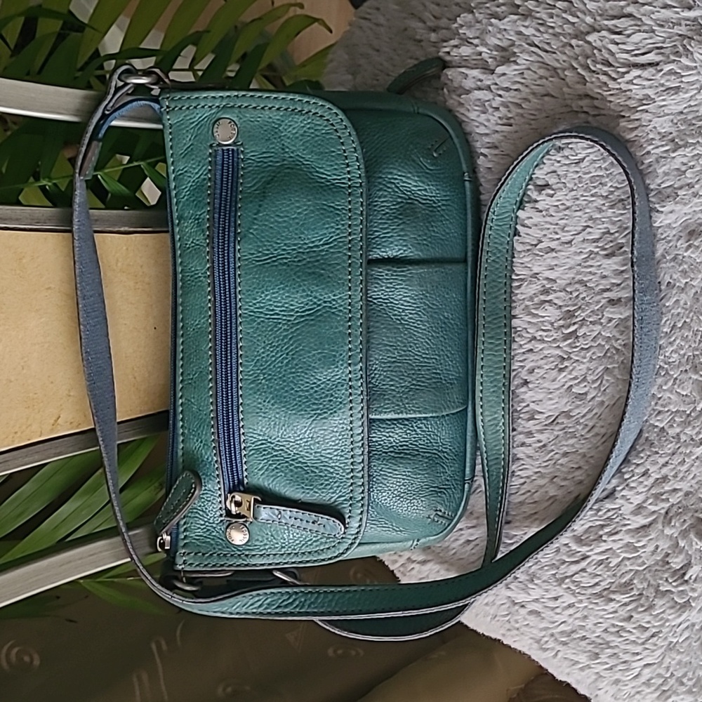 Fossil Leather Crossbody Bag ❤️ - Picture 2 of 9